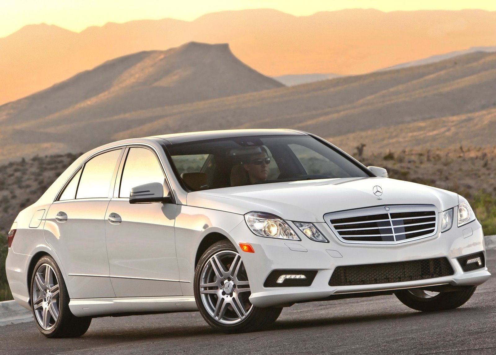 Mercedes-Benz E300 Features